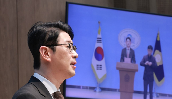국민의힘 주진우 의원이 13일 국회 소통관에서 '이재명 대통령 황제골프 특검법'을 대표 발의한다고 밝히고 있다. 2026.10.13 [사진=연합뉴스]