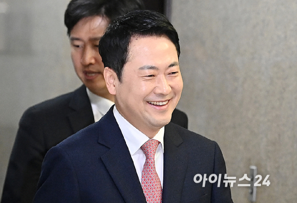 장동혁 국민의힘 대표와 최고위원들이 16일 서울 여의도 국회에서 열린 최고위원회의에 참석하고 있다. [사진=곽영래 기자]