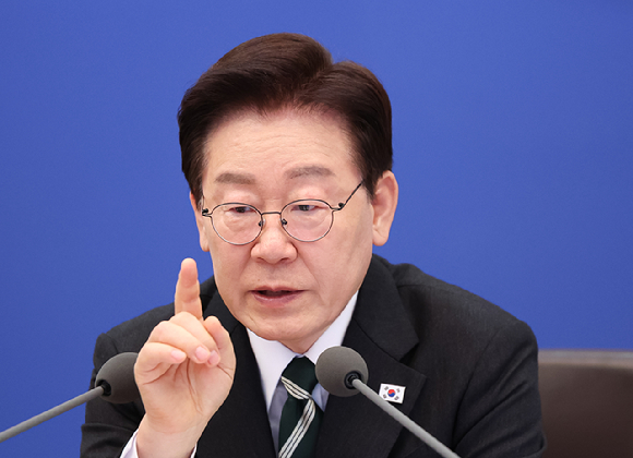 이재명 대통령이 28일 청와대에서 열린 국무회의 겸 비상경제점검회의에서 발언하고 있다. 2026.4.28 [사진=연합뉴스]