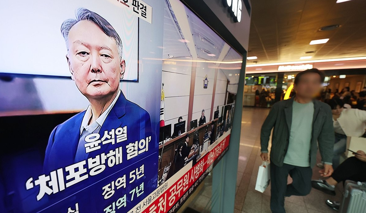 고위공직자범죄수사처 체포방해 등 혐의로 기소된 윤석열 전 대통령이 29일 서울 서초구 서울고등법원에서 열린 항소심 선고 공판에 출석해 있다. 서울고법 내란전담재판부인 형사1부는 이날 특수공무집행방해, 직권남용 권리행사방해 등 혐의로 재판에 넘겨진 윤 전 대통령에게 징역 7년을 선고했다. 2026.4.29 [서울고법 제공. 재판매 및 DB금지 [사진=연합뉴스]