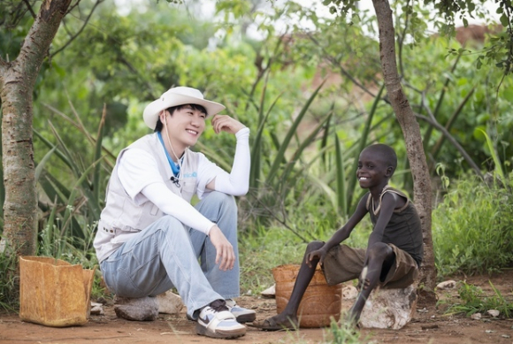 영탁이 유니세프와 JTBC에서 진행하는 기부 프로젝트에 참여한다. 영탁 새 프로필 사진 [사진=밀라그로]