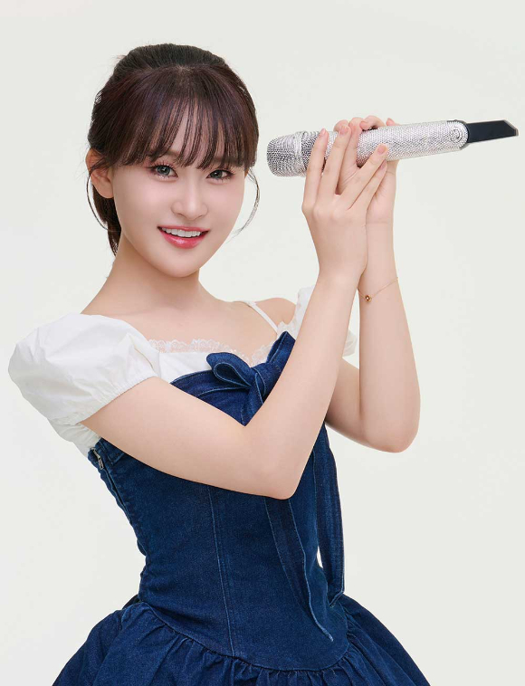 김다현 프로필 [사진=현컴퍼니]