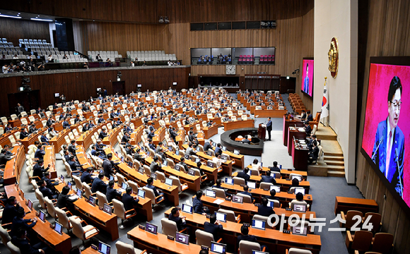 정점식 국민의힘 원내대표가 8일 국회에서 열린 정기국회 제4차 본회의에서 교섭단체 대표 연설을 하고 있다. [사진=곽영래 기자]