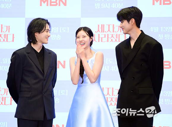 엑소 수호-홍예지-김민규가 12일 오전 서울 마포구 상암동 스탠포드호텔에서 열린 MBN 새 토일드라마 '세자가 사라졌다' 제작발표회에 참석하고 있다. [사진=정소희 기자]