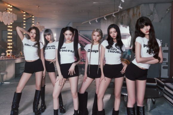 아이브 미니 4집 '아이브 시크릿(IVE SECRET)' 단체 이미지. [사진=스타쉽엔터테인먼트]