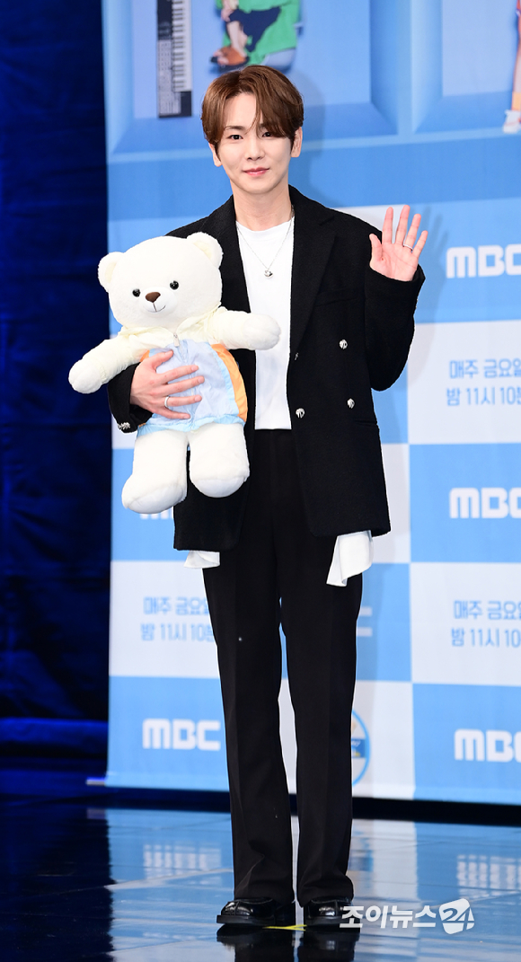 샤이니 키가 4일 오후 서울 마포구 MBC 골든마우스홀에서 열린 MBC '나 혼자 산다' 10주년 기념 기자간담회에서 포즈를 취하고 있다. [사진=정소희 기자]