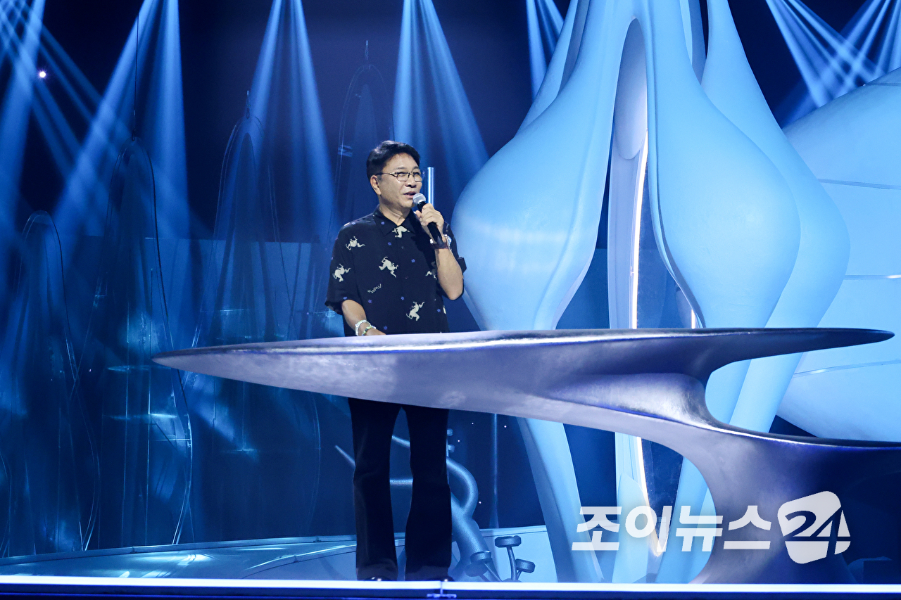 [포토] A2O의 비전 발표하는 이수만 A2O엔터 키 프로듀서