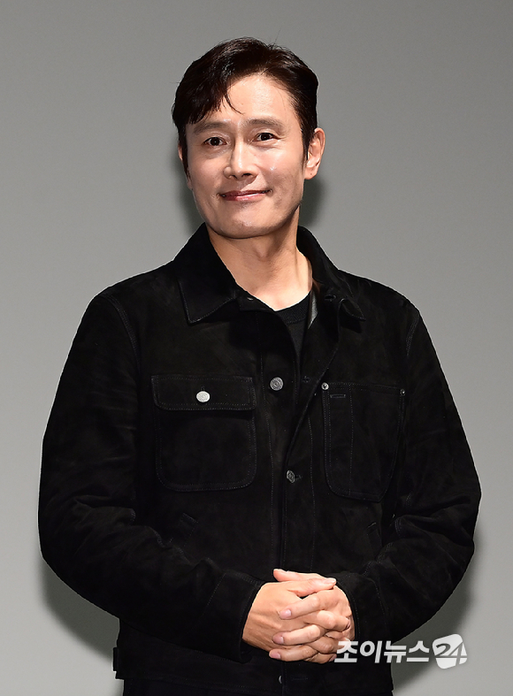 배우 이병헌이 19일 오후 부산 해운대구 동서대학교 소향씨어터 신한카드홀에서 열린 제30회 부산국제영화제(BIFF) 액터스 하우스 행사에 참석하고 있다. [사진=정소희 기자]