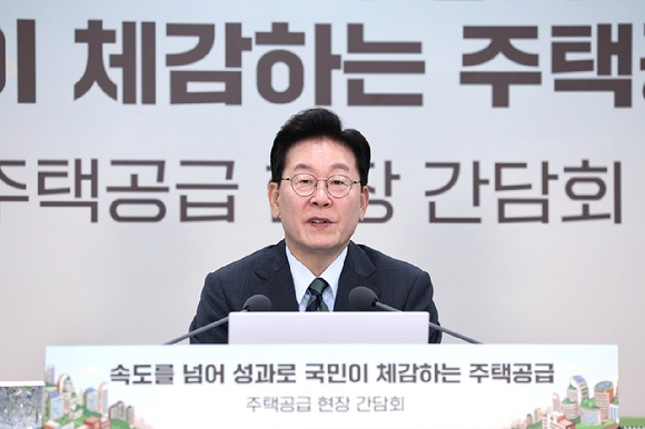 이재명 대통령이 20일 인천 계양 공공주택지구에서 열린 주택공급현장 간담회에서 발언을 하고 있다. 2026.10.20 [청와대통신사진기자단] [사진=연합뉴스]