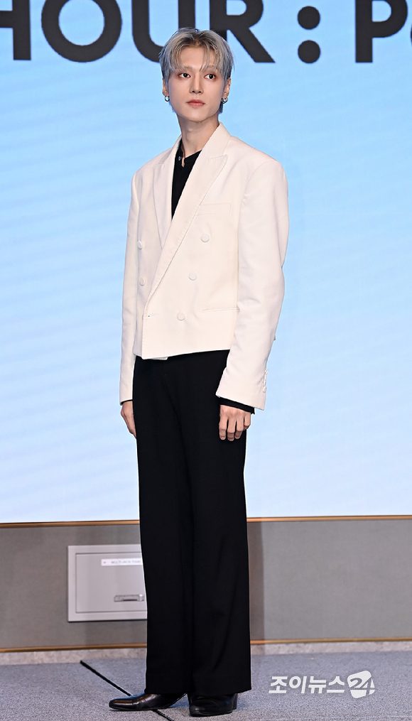 그룹 에이티즈 우영이 12일 오후 서울 마포구 호텔 나루 서울 엠갤러리에서 열린 미니 12집 '골든 아워 : 파트 3'(GOLDEN HOUR : Part.3) 앨범 발매 기념 기자간담회에서 포즈를 취하고 있다. [사진=곽영래 기자]