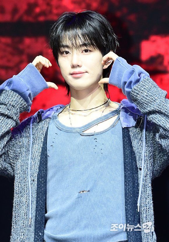 그룹 이븐 박지후가 20일 서울 영등포구 명화아트홀에서 열린 이븐(EVNNE) 첫 싱글 '뱉어 (Backtalk)' 컴백 쇼케이스에 참석하고 있다. [사진=정소희 기자]