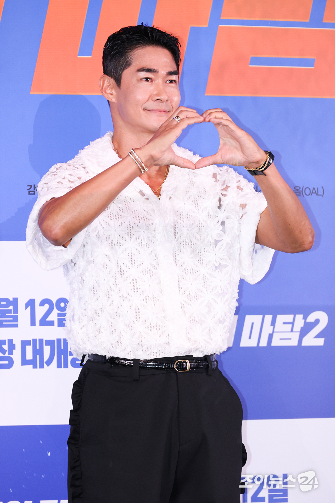 배우 배정남이 27일 오후 서울 용산구 CGV 용산아이파크몰점에서 진행된 영화 '오케이 마담2'(감독 이철하) 언론시사회에 참석해 포즈를 취하고 있다. [사진=문수지 기자]
