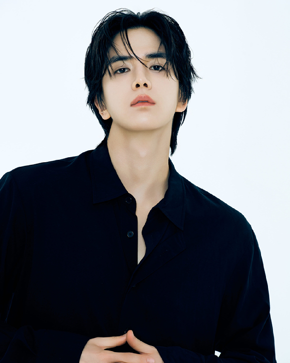 더보이즈 영훈이 3일 오후 서울 성동구 앤더슨씨 성수에서 열린 샤넬 코코 크러쉬 팝업 포토콜 행사에 참석하고 있다. [사진=정소희 기자]