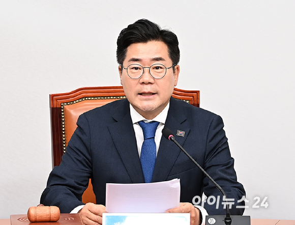 박찬대 당대표 직무대행 겸 원내대표가 25일 오전 서울 여의도 국회에서 열린 최고위원회의에서 발언하고 있다. [사진=곽영래 기자]