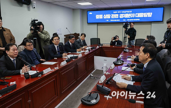 구윤철 부총리 겸 재정경제부 장관이 6일 오전 서울 여의도 국회 의원회관에서 중동 상황 관련 경제분야 대응방향을 주제로 열린 재정경제위원회 제5차 당정실무협의회에서 모두발언을 하고 있다. [사진=곽영래 기자]