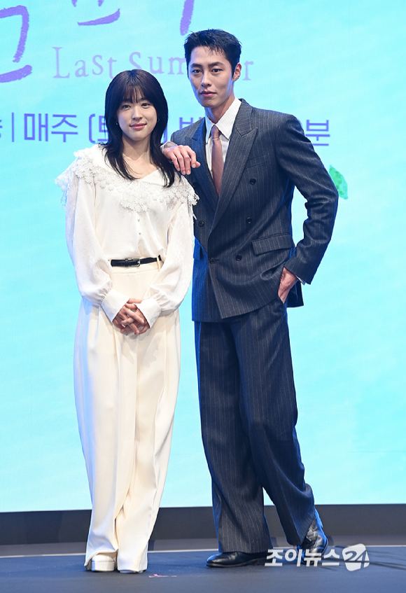 [포토] 최성은-이재욱, 친구였던 두 남녀가 함께 보내는 마지막 여름