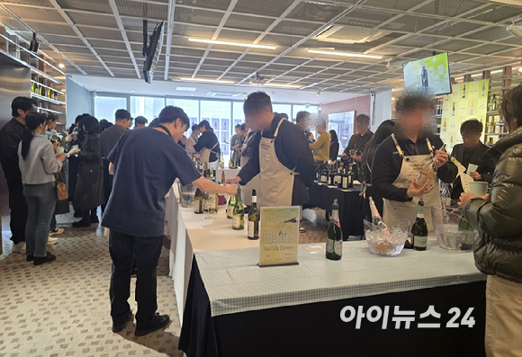 19일 서울 강남구 나라셀라 도운에서 열린 와인 시음회 현장. [사진=구서윤 기자]