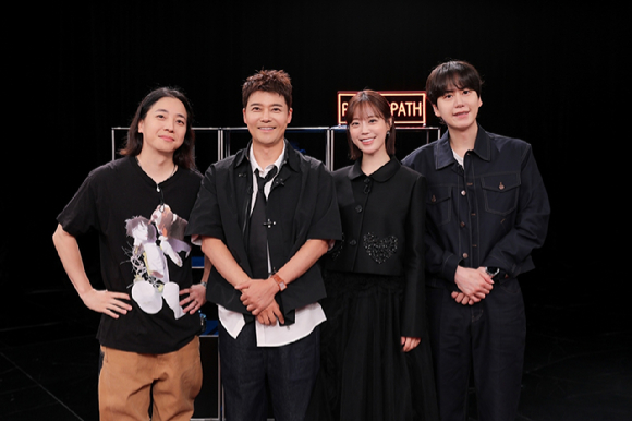 넉살-전현무-허영지-규현이 10일 온라인으로 진행된 MBN-SBS Plus '내가 만난 사이코패스' 제작발표회에서 포토타임을 갖고 있다. [사진=MBN, SBS Plus]