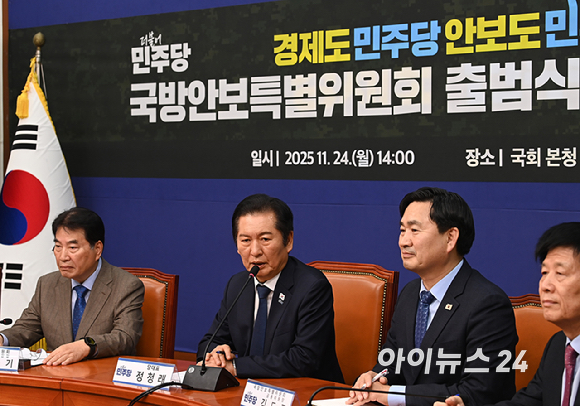 정청래 더불어민주당 대표가 24일 서울 여의도 국회에서 열린 국방안보특별위원회 출범식 및 1차회의에서 축사를 하고 있다. [사진=곽영래 기자]