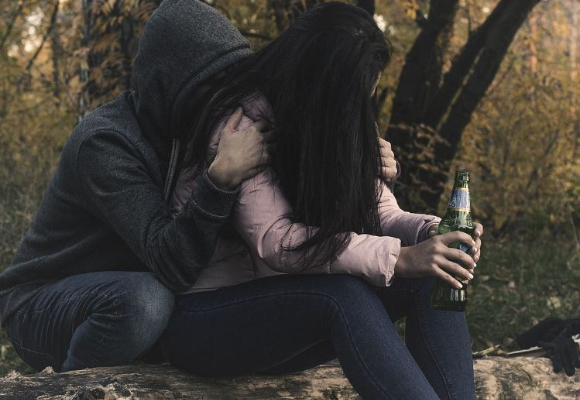 알코올 중독자 아내와 이혼을 결심한 남편 이야기가 소개됐다. 본 기사와 무관한 이미지. [사진=픽사베이]