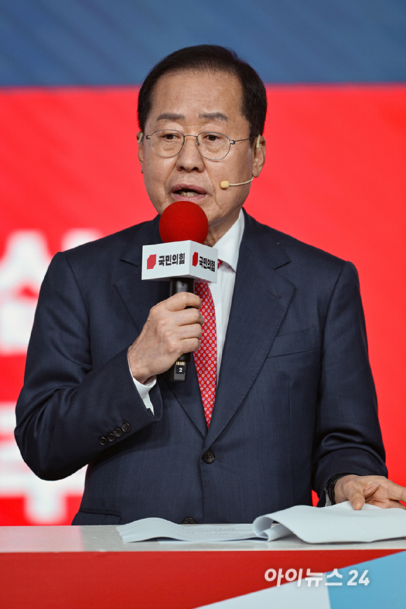 홍준표 국민의힘 경선 후보가 18일 오후 서울 강서구 ASSA아트홀에서 열린 국민의힘 '제21대 대통령후보자 1차 경선 비전대회'에서 비전을 발표하고 있다. [사진=국회사진취재단]