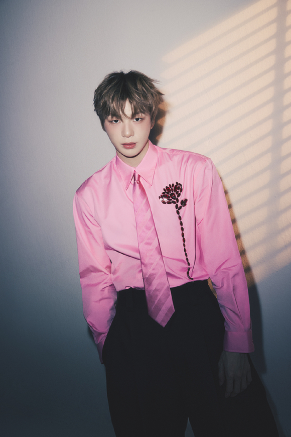 강다니엘 신보 'Glow to Haze' 콘셉트 포토. [사진=ARA]
