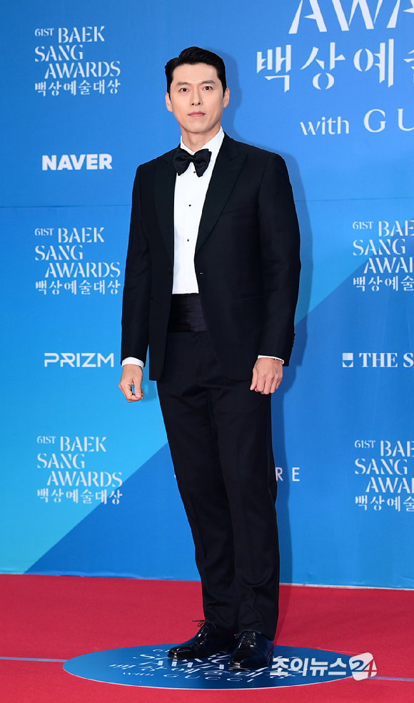 배우 현빈이 5일 오후 서울 삼성동 코엑스에서 열린 제61회 백상예술대상 시상식 레드카펫 행사에 참석하고 있다. [사진=정소희 기자]