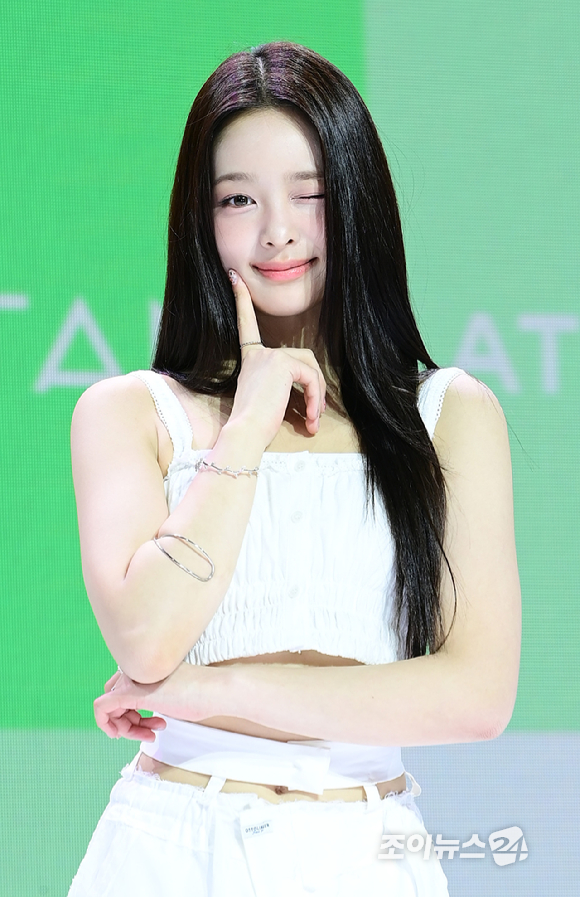 그룹 앳하트 나현이 13일 오후 서울 한남동 블루스퀘어에서 열린 앳하트(AtHeart) 첫 번째 EP '플롯 트위스트'(Plot Twist) 미디어 쇼케이스에 참석하고 있다. [사진=정소희 기자]