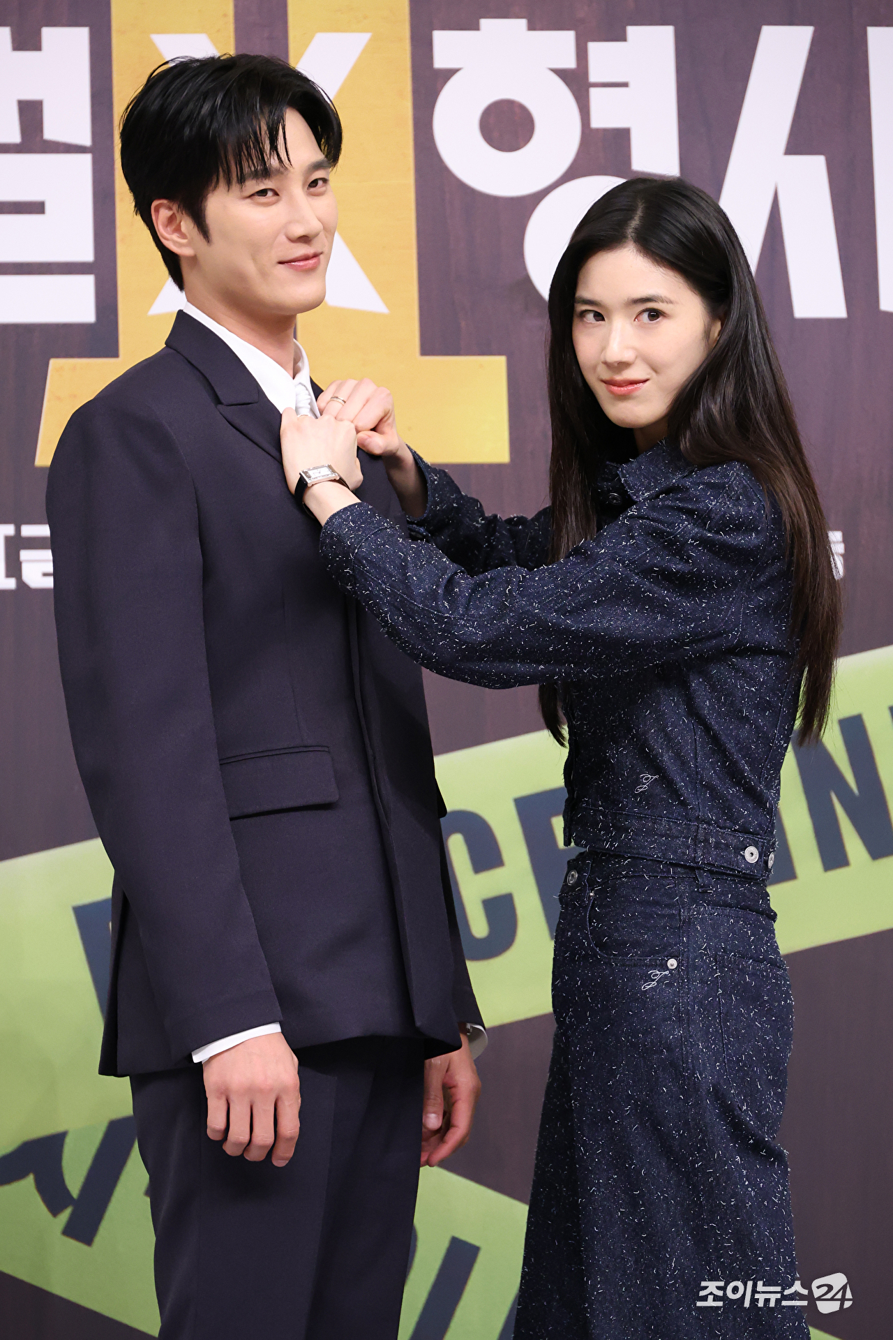 배우 안보현, 정은채가 4일 오전 서울 양천구 목동 SBS에서 진행된 SBS 새 금토드라마 '재벌X형사2' 제작발표회에 참석해 포즈를 취하고 있다. [사진=문수지 기자]
