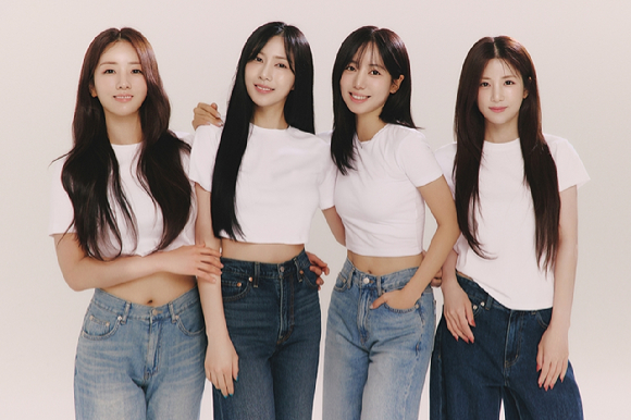 에이핑크 박초롱 윤보미 김남주 오하영 단체 프로필 사진 [사진=위드어스엔터테인먼트]