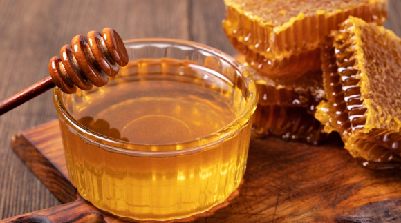 잠들기 전 꿀을 섭취하는 습관이 염증 완화와 수면 개선에 도움을 줄 수 있다는 전문의 설명이 나왔다. 사진은 본 기사 내용과 무관. [사진=Joanna Harvey]