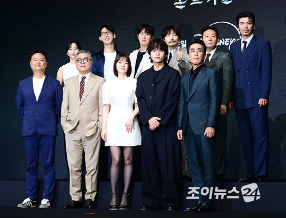  촌뜨기들' 제작발표회에서 출연 배우들이 포토타임을 갖고 있다. [사진=정소희 기자]