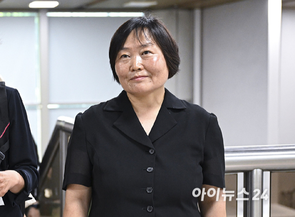 국가보안법 위반 혐의를 받는 한명희 민중민주당 대표가 16일 서울 서초구 서울중앙지방법원에서 열린 구속 전 피의자 심문(영장실질심사)에 출석하고 있다. [사진=사진공동취재단]