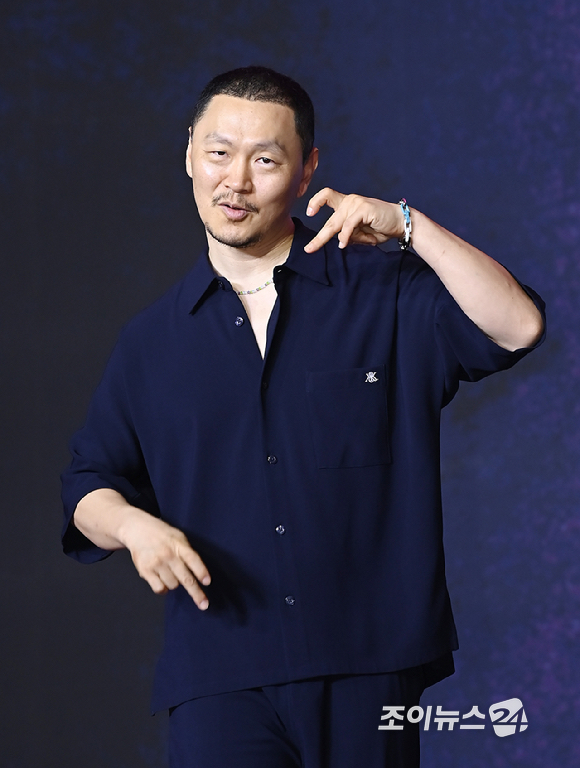 배우 양동근이 9일 서울 용산구 서울드래곤시티에서 열린 오징어 게임 시즌3 제작발표회에서 포토타임을 갖고 있다. [사진=곽영래 기자]