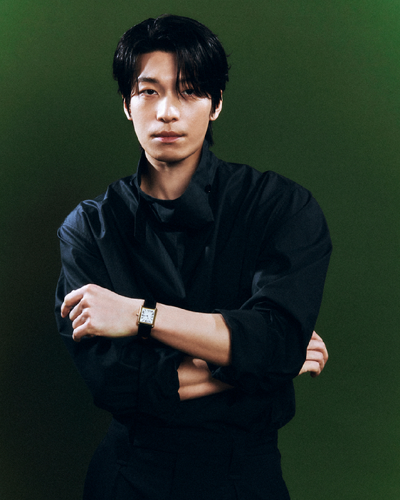 배우 위하준이 넷플릭스 시리즈 '오징어 게임' 시즌3 인터뷰에 앞서 포즈를 취하고 있다. [사진=넷플릭스]