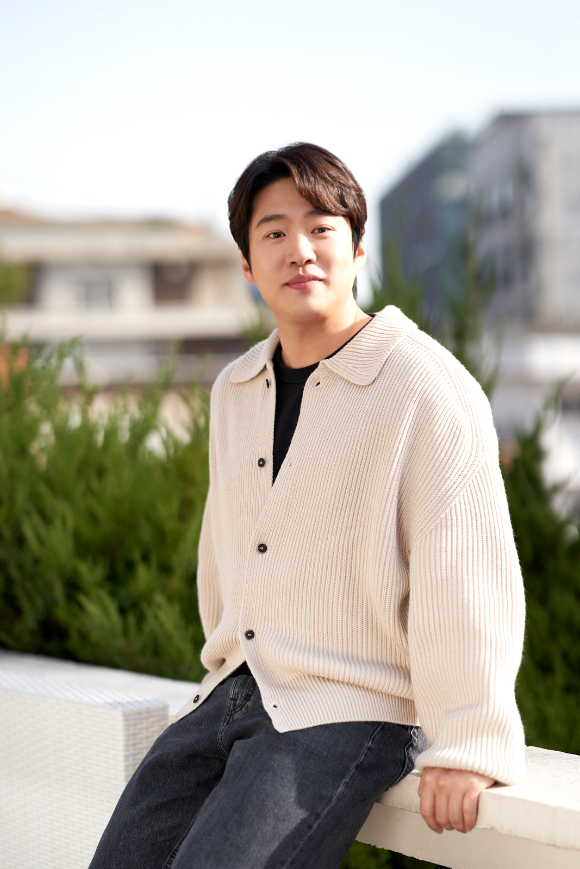 배우 안재홍이 영화 '리바운드'(감독 장항준) 인터뷰에 앞서 포즈를 취하고 있다. [사진=바른손이앤에이]