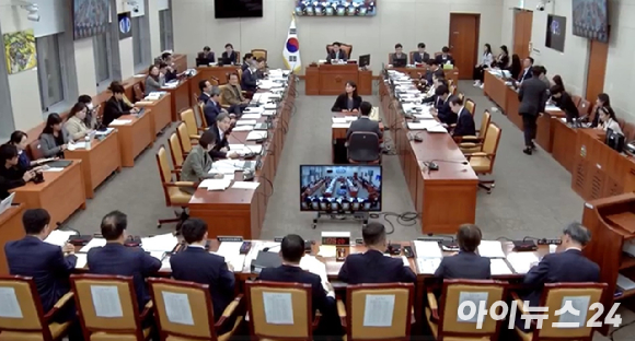 국회 과학기술정보방송통신위원회가 16일 서울 여의도 국회에서 정보통신산업진흥원(NIPA), 소프트웨어정책연구소(SPRi), 한국인터넷진흥원(KISA), 한국방송통신전파진흥원(KCA), 한국지능정보사회진흥원(NIA), 한국데이터산업진흥원(K-DATA)를 대상으로 국정감사를 진행했다. [사진=박진영 기자]