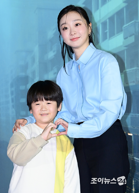 배우 권은성과 김다미가 16일 오전 서울 CGV 용산아이파크몰에서 열린 넷플릭스 영화 '대홍수'(감독 김병우) 제작보고회에 참석하고 있다. [사진=정소희 기자]