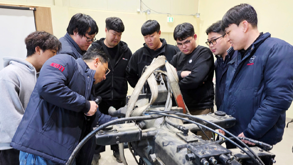 대동이 전국 대리점주 및 엔지니어를 대상으로 2026 신제품 관련 서비스 기술 교육을 실시하고 있다. [사진=대동]