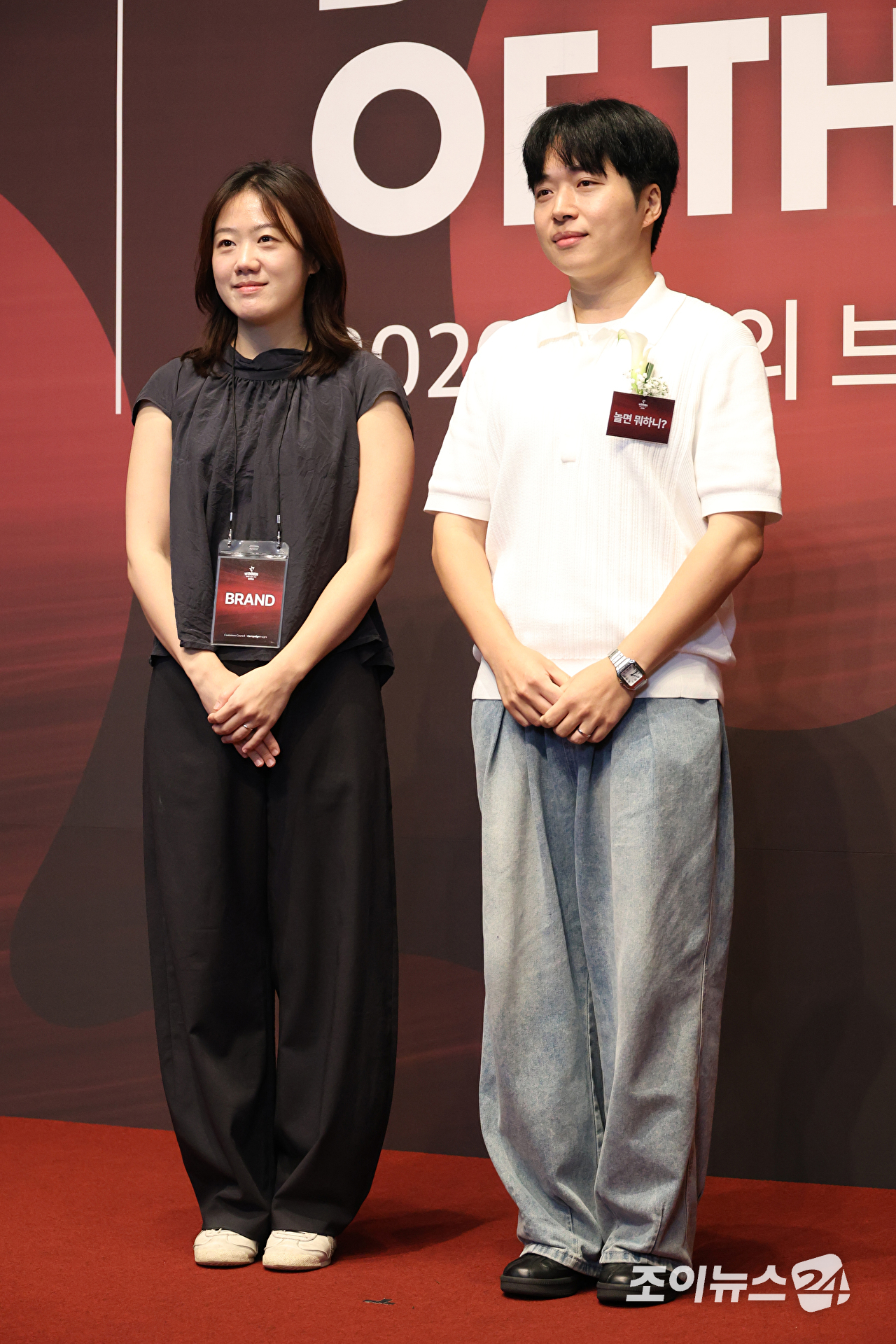 예능프로그램 '놀면 뭐하니?' 이주원 PD 및 제작진이 1일 오전 서울 중구 신라호텔에서 진행된 '2026 올해의 브랜드 대상' 포토월 행사에 참석해 포즈를 취하고 있다. [사진=문수지 기자]