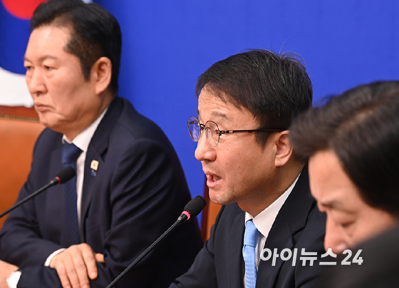 한병도 더불어민주당 원내대표가 23일 서울 여의도 국회에서 열린 최고위원회의에서 발언하고 있다. [사진=곽영래 기자]