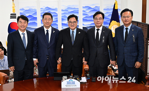 우원식 국회의장이 13일 국회에서 열린 국회의장 주재 여야 원내대표 회동에서 발언을 하고 있다. [사진=곽영래 기자]