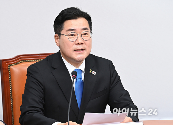 박찬대 더불어민주당 대표 직무대행 겸 원내대표가 지난 16일 서울 여의도 국회에서 열린 공명선거 실천 서약식에서 인사말을 하고 있다. [사진=곽영래 기자]