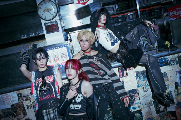 엑스러브 단체 콘셉트 포토 [사진=RBW]