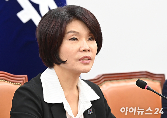 한정애 더불어민주당 정책위의장이 28일 오전 서울 여의도 국회에서 열린 정책조정회의에서 발언하고 있다. [사진=곽영래 기자]