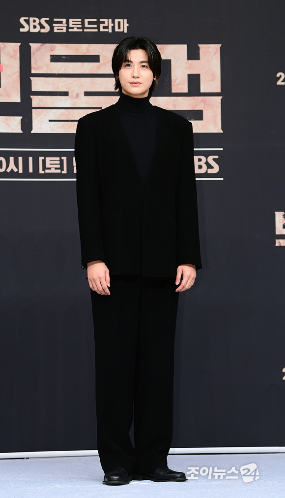 배우 박형식이 21일 오후 서울 양천구 목동 SBS에서 열린 SBS 새 금토드라마 '보물섬' 제작발표회에 참석 하고 있다. [사진=정소희 기자]