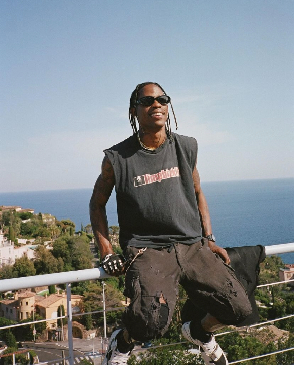  미국 힙합 가수 트래비스 스콧의 신곡 'K-POP'이 팬들 사이에서 화제가 되고 있다. [사진='travisscott' 인스타그램 캡처]