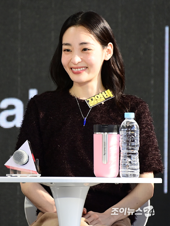 배우 김민하와 최현욱이 8일 부산 해운대구 영화의전당에서 열린 제31회 부산국제영화제 '꿀알바' 오픈토크에 참석하고 있다. [사진=정소희 기자]