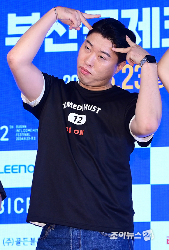 코미디언 송하빈이 2일 오후 서울 종로구 낙원상가에서 열린 제12회 부산국제코미디페스티벌(BICF) 공식 기자회견에 참석하고 있다. [사진=정소희 기자]