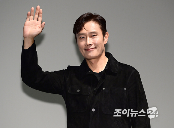 배우 이병헌이 19일 오후 부산 해운대구 동서대학교 소향씨어터 신한카드홀에서 열린 제30회 부산국제영화제(BIFF) 액터스 하우스 행사에 참석하고 있다. [사진=정소희 기자]